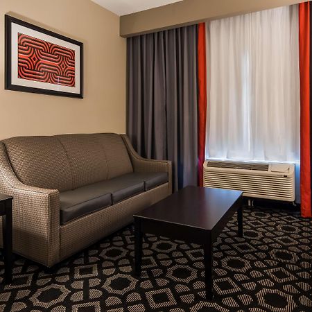 Best Western Plus Laredo Inn & Suites Экстерьер фото